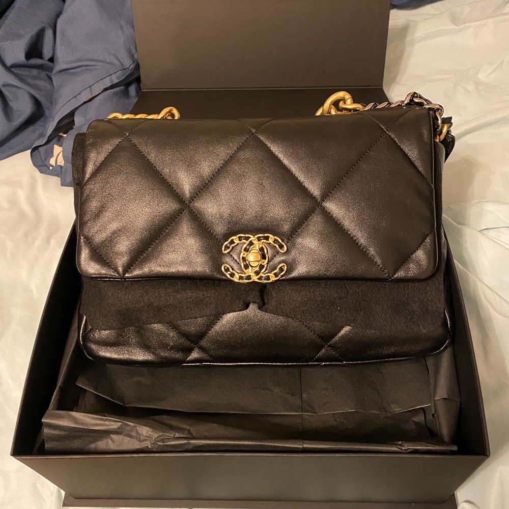 Authentic Lambskin Quilted Medium Chanel 19 Flap Dark Black